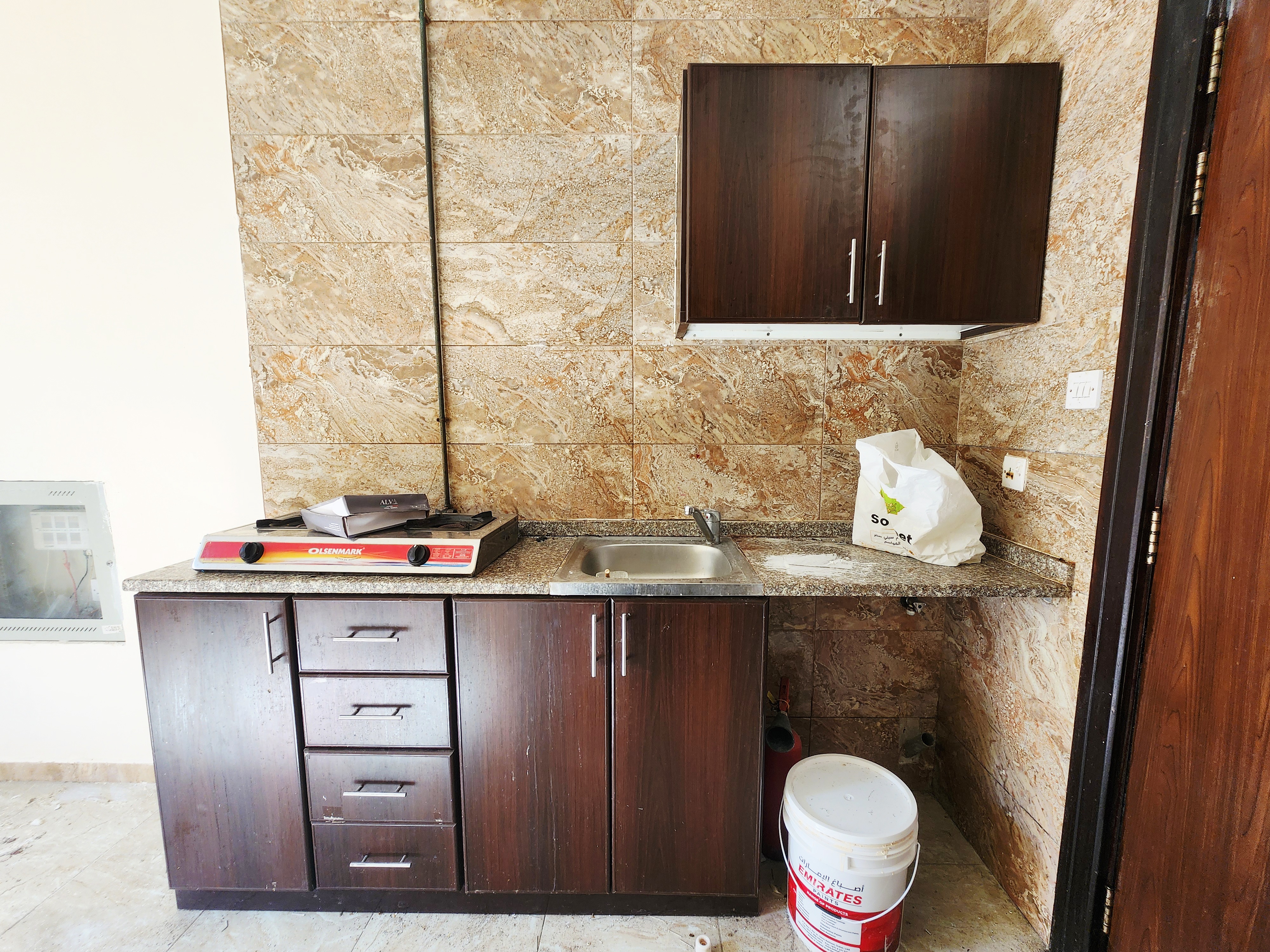 Like new building luxurious spacious neat and clean separate kitchen on the road building