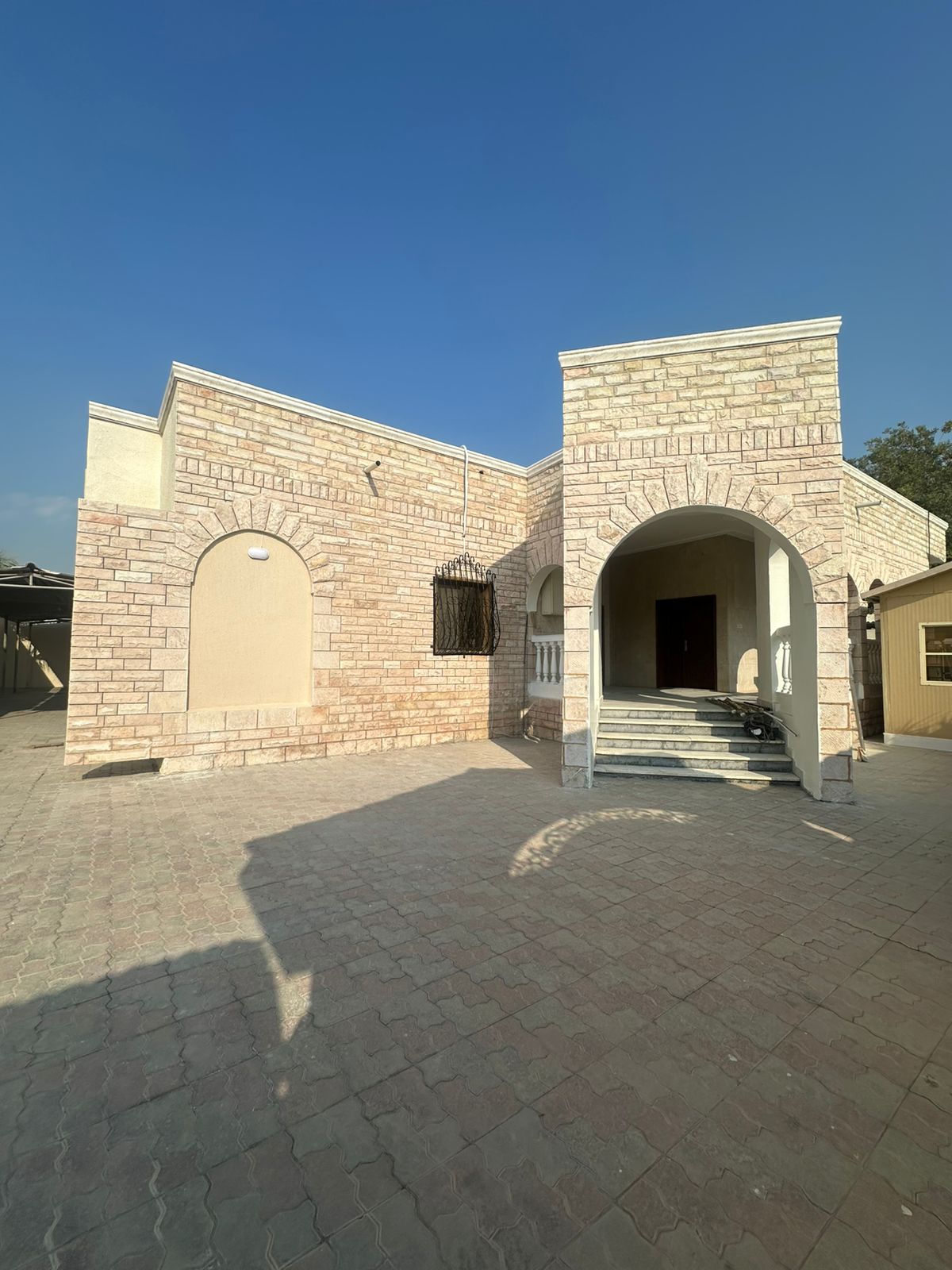 Huge offer 5 badroom villa all apartment in ground floor with maid room and garden price 120k