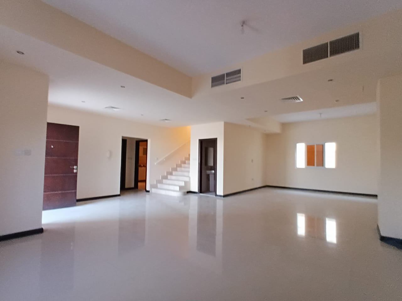 Huge offer 4 badroom villa with balcony and maid room price 115k