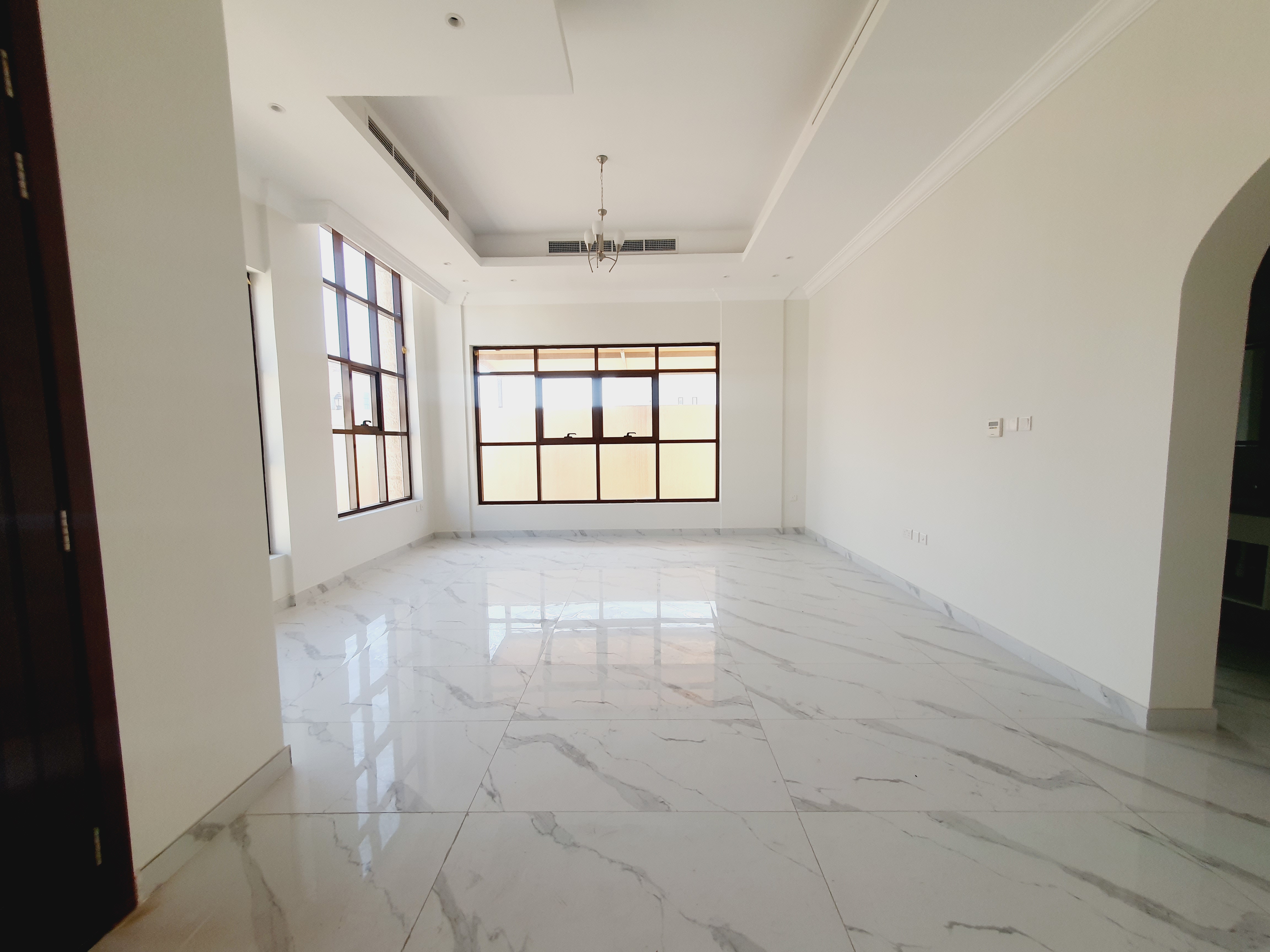 Like brand new 6 badroom villa with separate Majlis in Hoshi price 165k
