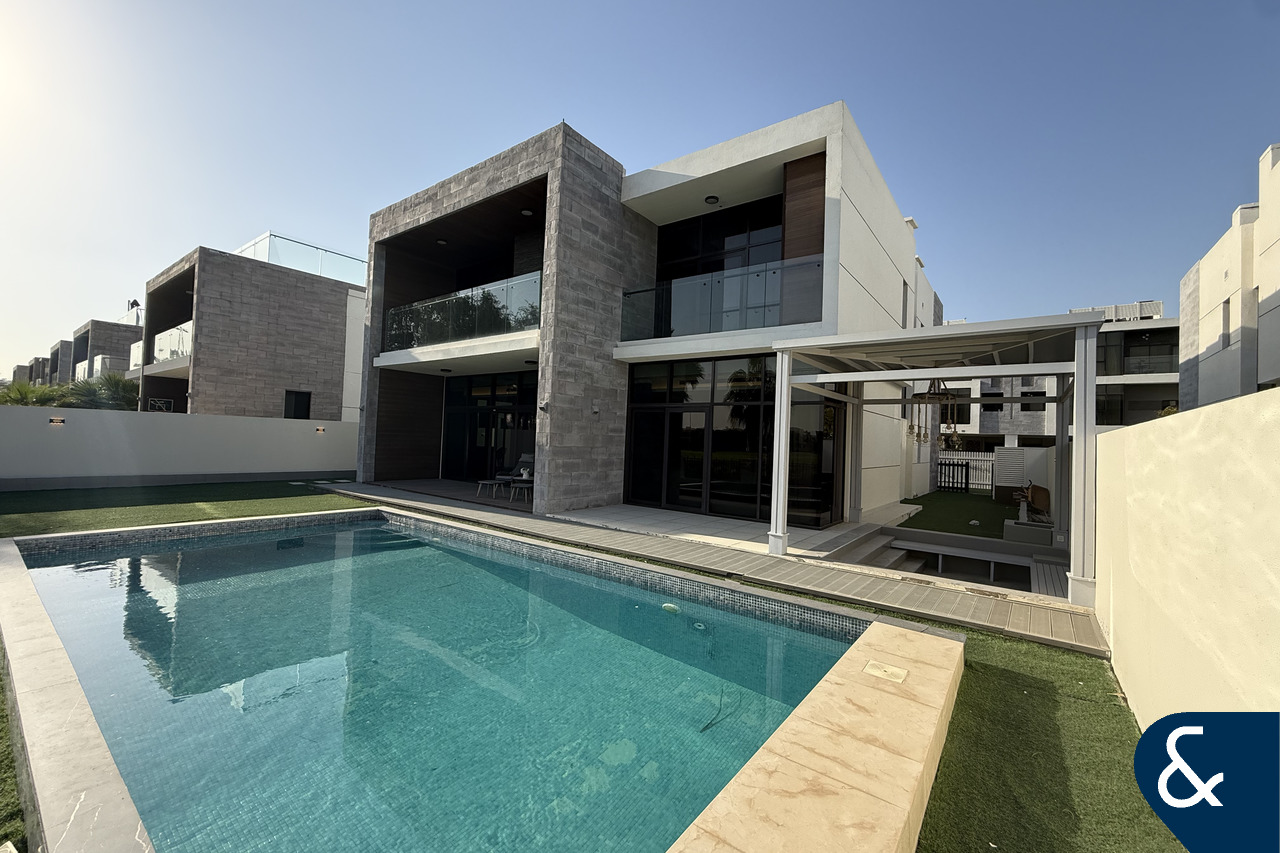 Golf Course I Private Pool I Unfurnished