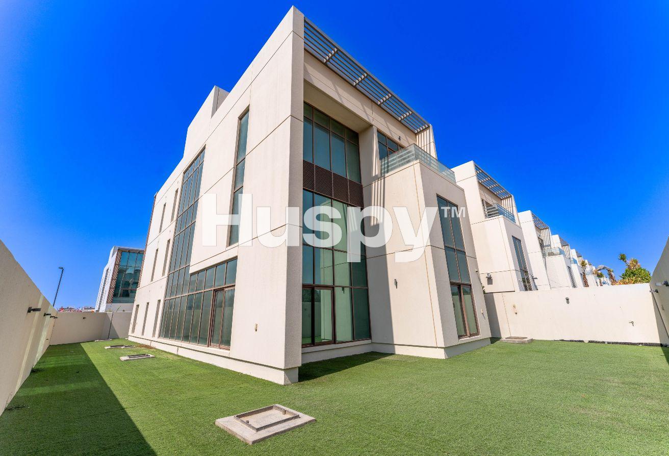 Corner Villa | Vacant | Landscaped