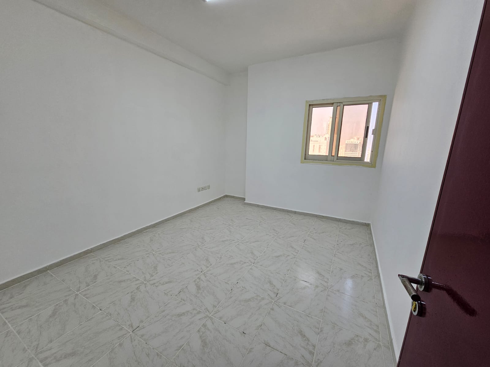 Two-bedroom apartment with balcony, great space, free gym and pool, quiet building close to all services, perfect for comfortable living.