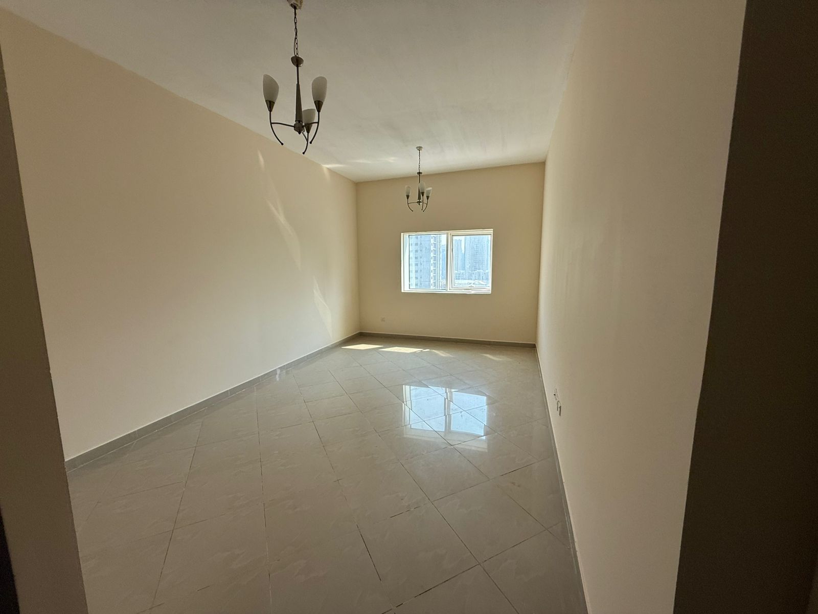 Large 1BR apartment in Al Majaz 1 with two bathrooms, owner-paid AC, AED 41,880 on 4 or 6 cheques.