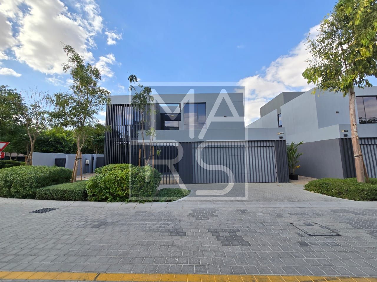 LUXURY FOREST COMMUNITY 4 BEDROOM *PRIVATE POOL*
