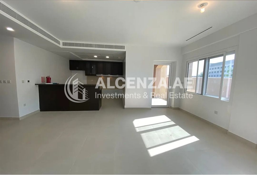 Family Living | Huge Layout | Community View