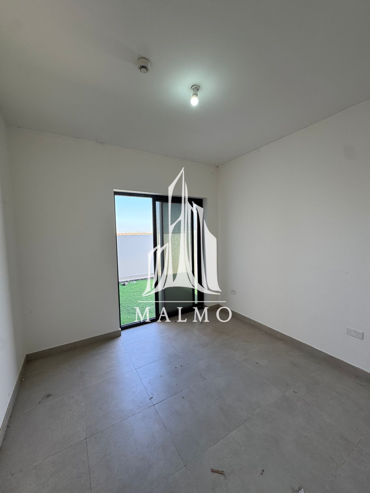Nice & Clean Apartment I Corner I Single Row I GF