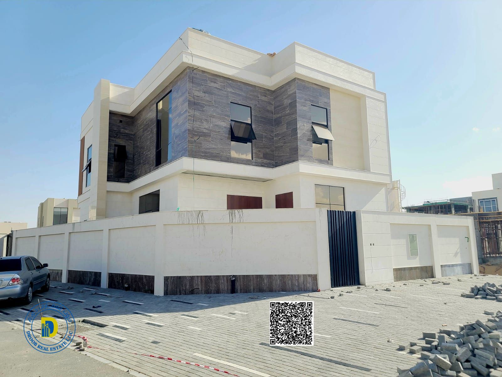Enjoy luxury in this modern 4-bedroom corner villa in Al Zahia, featuring super deluxe finishing, freehold ownership, and bank financing.