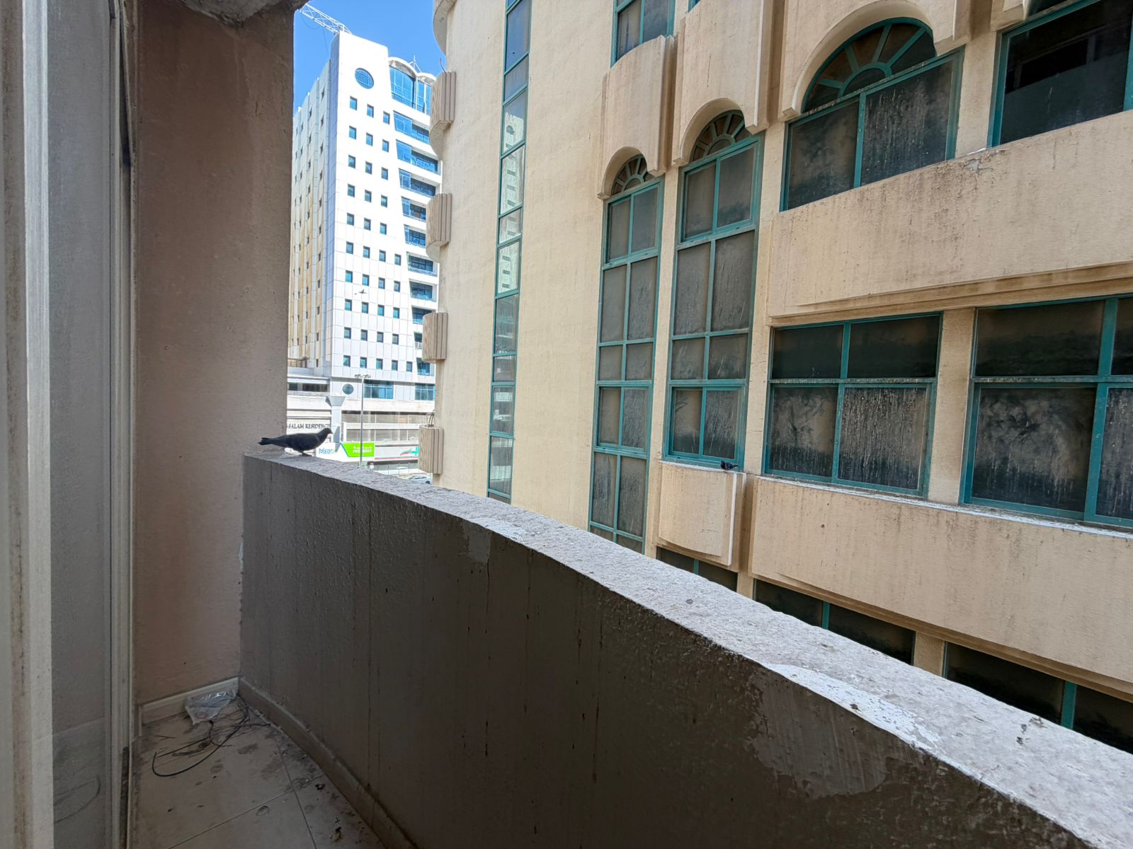 upper floor prime location spacious with balcony