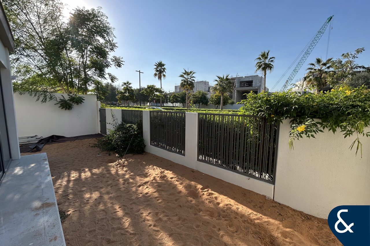 Single Row | First Tenant | Vacant Now