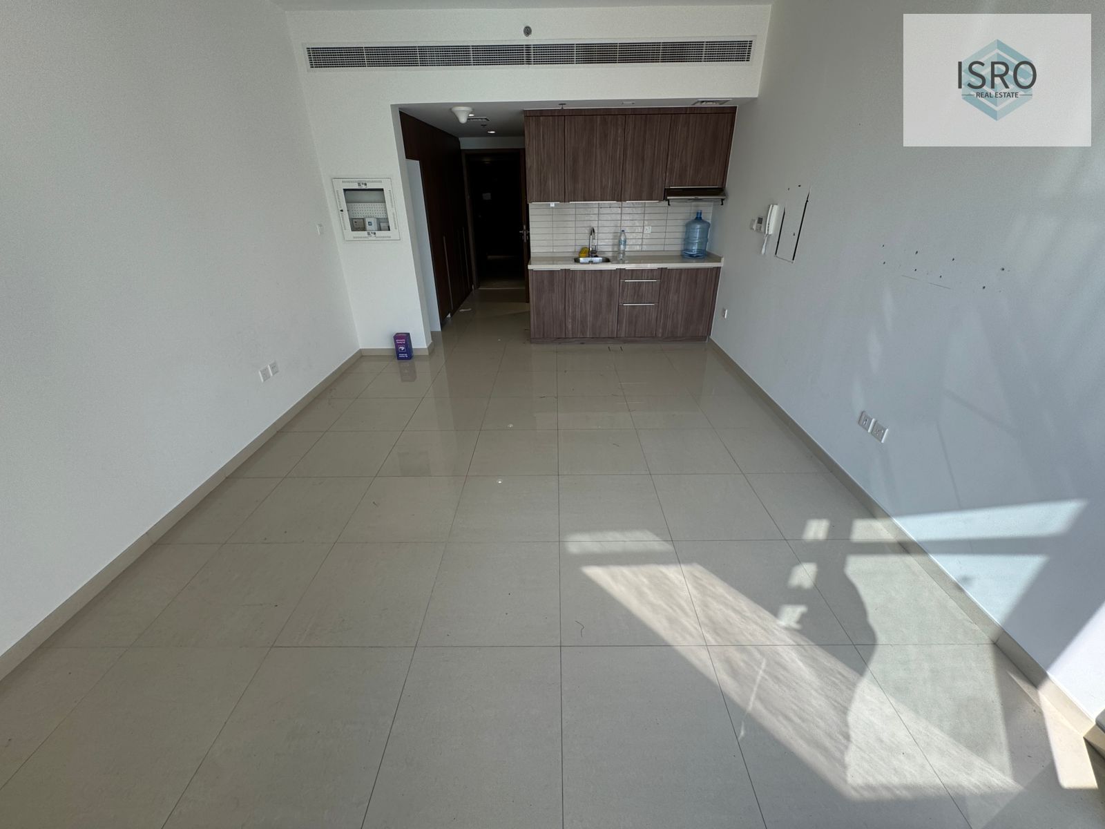 Studio||gym,poll,parking||closed to the mall.