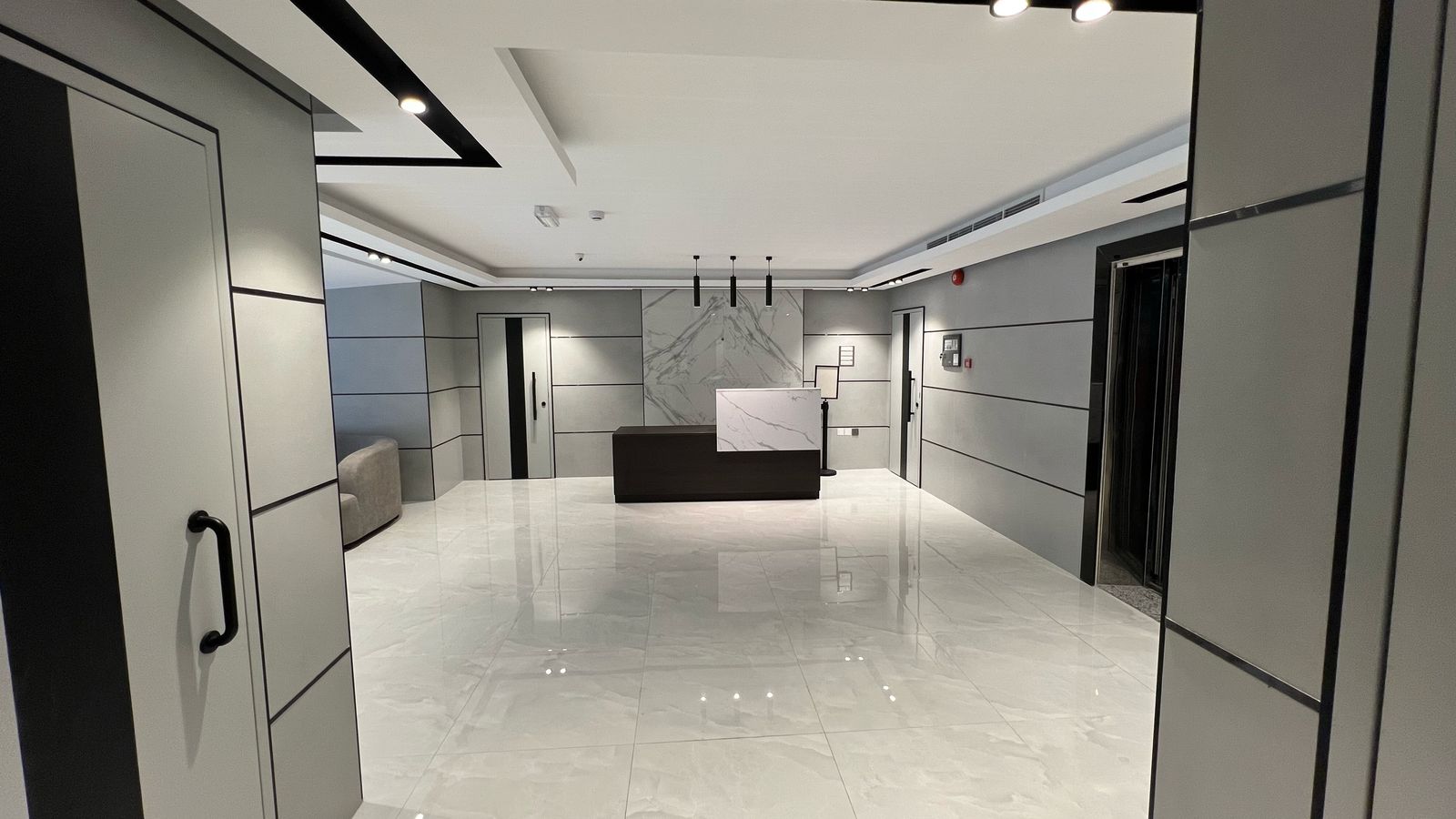 3 bedrooms + spacious living room, additional storage, 3 bathrooms, brand new apartment, balcony with direct sea view