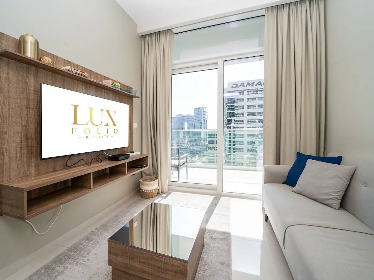 CANAL WATER VIEW 1BR BUSINESS BAY AVAILABLE NOW