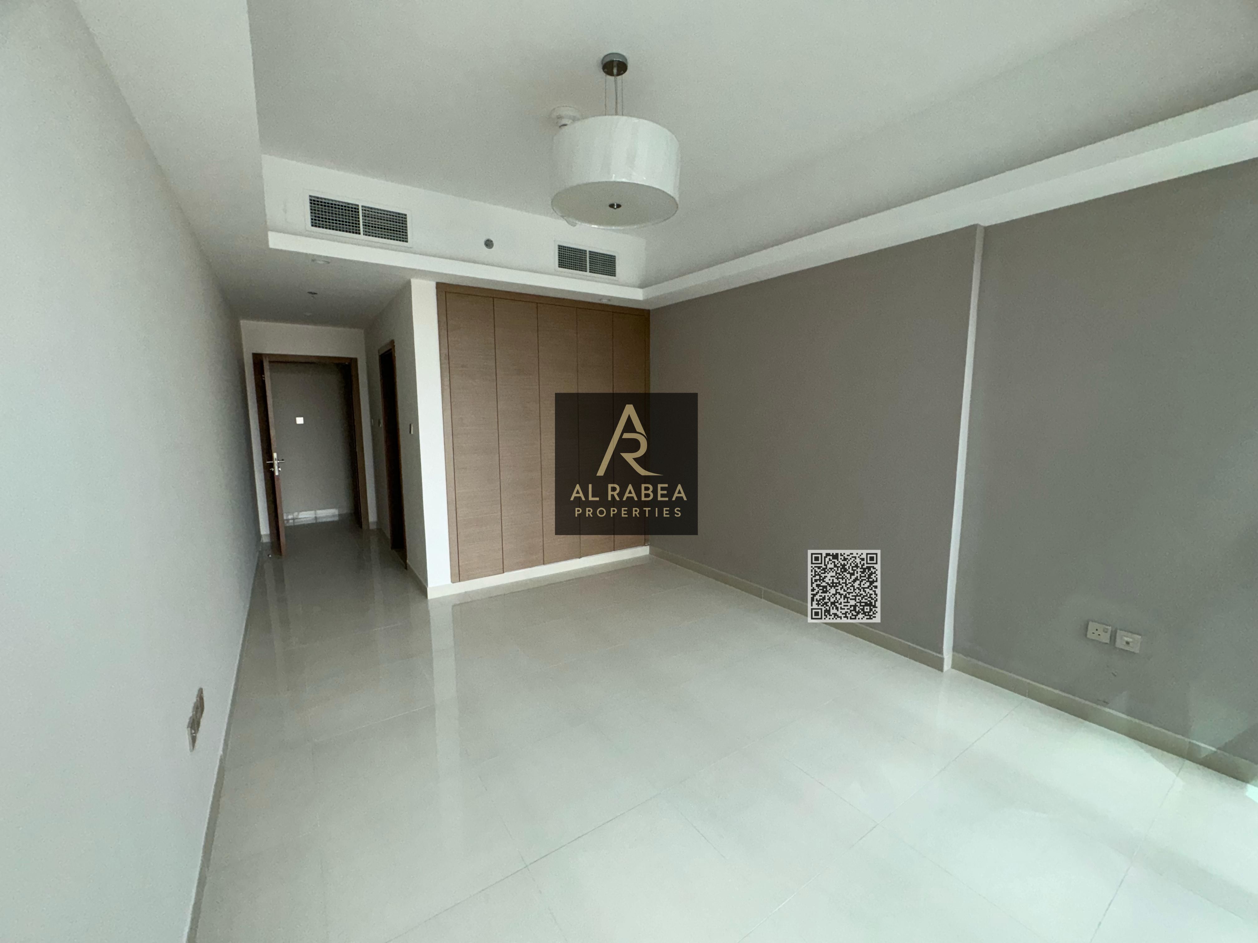 Rooms and a lounge in Gulf Tower with a swimming pool, gym, and two free parking spaces.