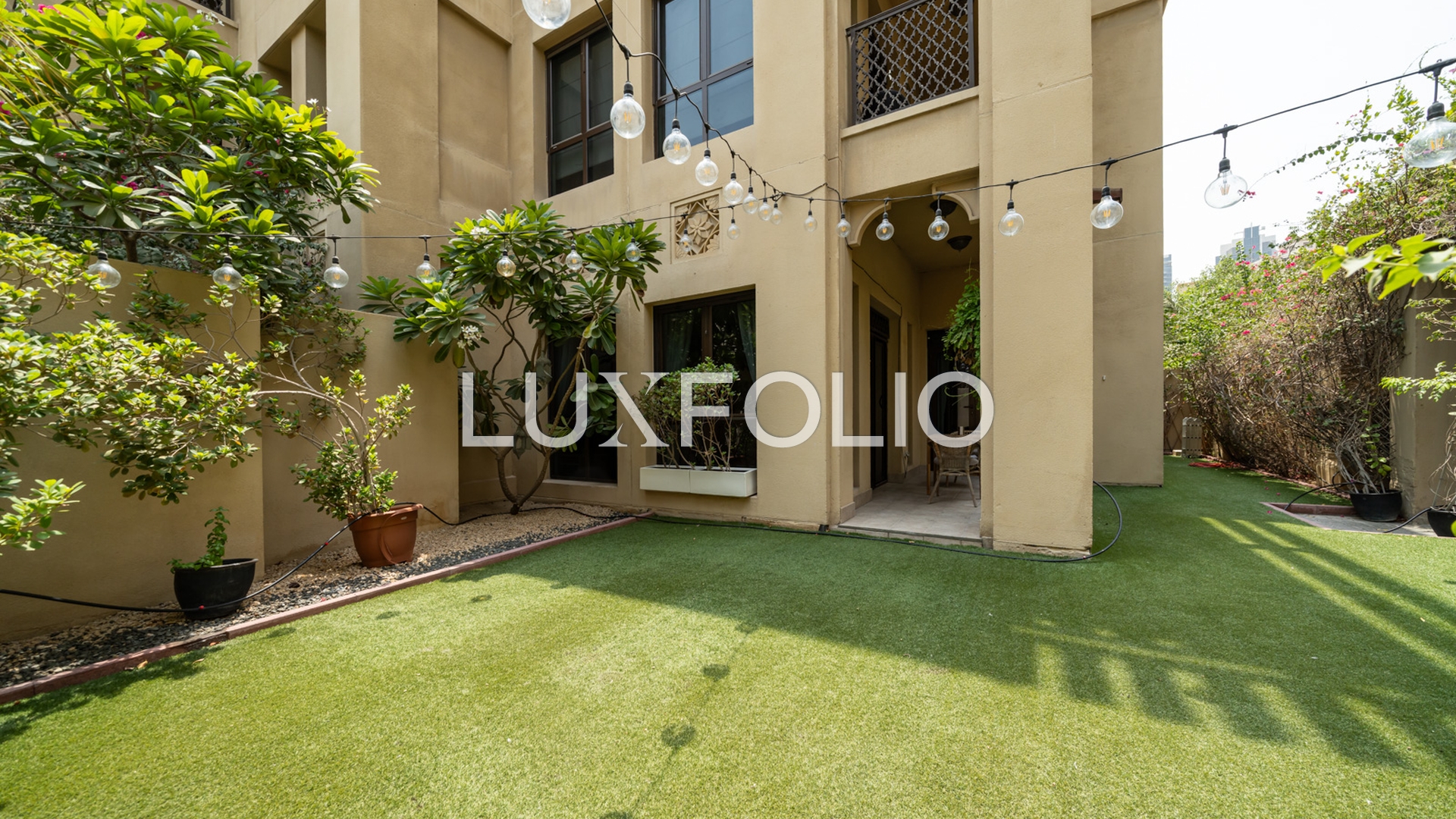 Stylish Old Town 1 Bed +Maids with Private Garden- AVAILABLE NOW