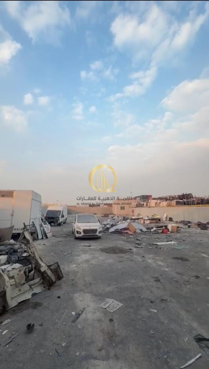 *For sale in the heart of Al-Sukrab, Al-Saja'a area* *Freehold for Arabs, 100-year usufruct for foreigners* Fenced land + office + services Land ar
