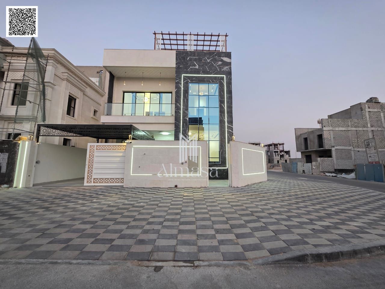 Modern villa on a main street,Includes registration fees and central air conditioning