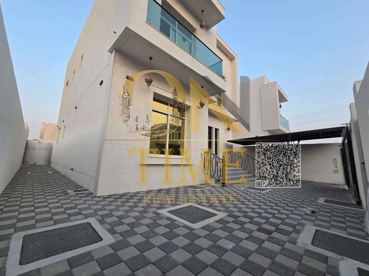 Spacious villa with high-end finishes for annual rent, suitable for families.