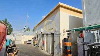 For sale: Industrial property with a 9% income in Al Sajaa Industrial Area, Sharjah. Land area: 2,727.4 square meters / 29,358 square feet Consists