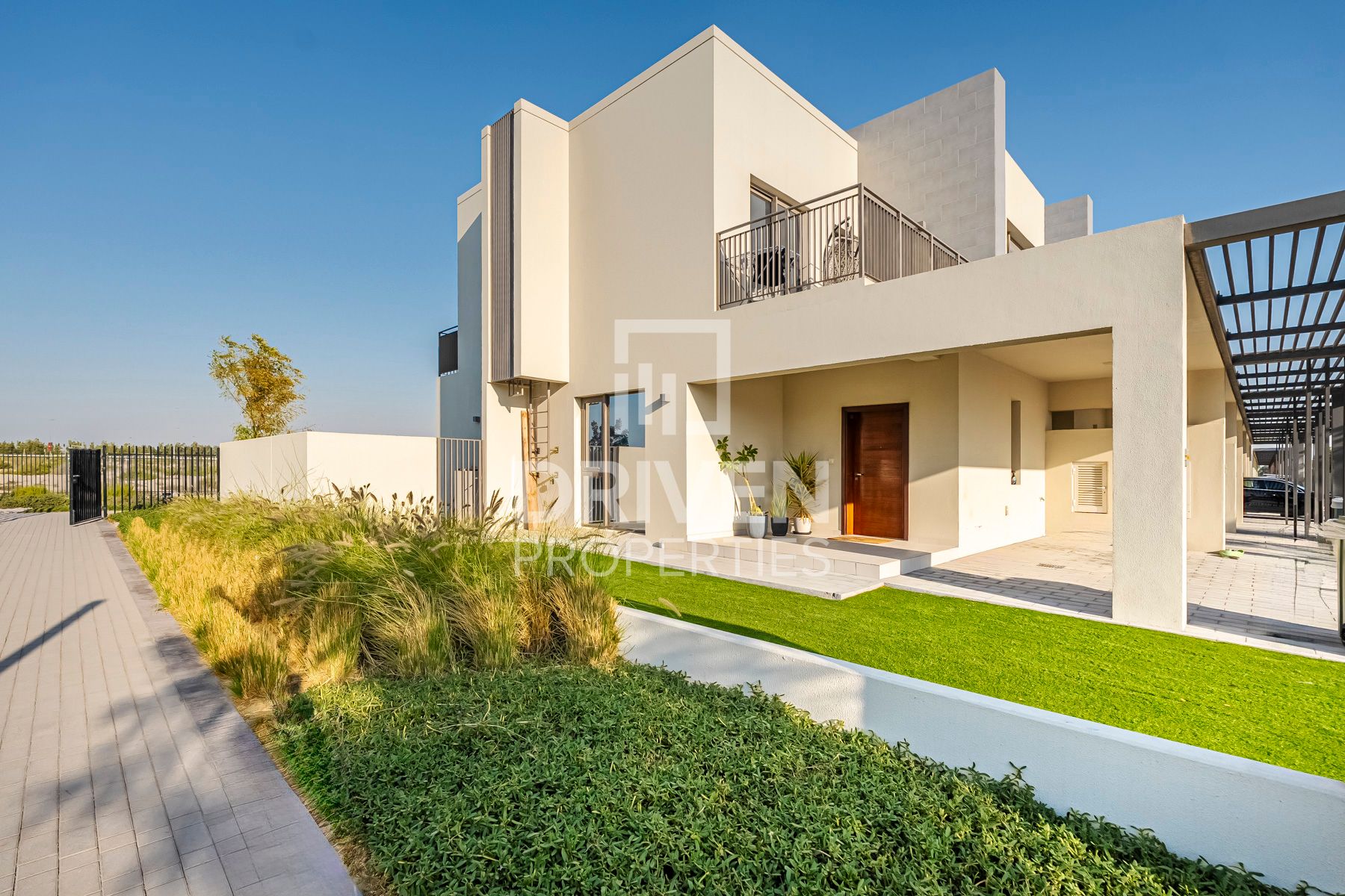 Single Row | Landscaped | Bright | Privacy