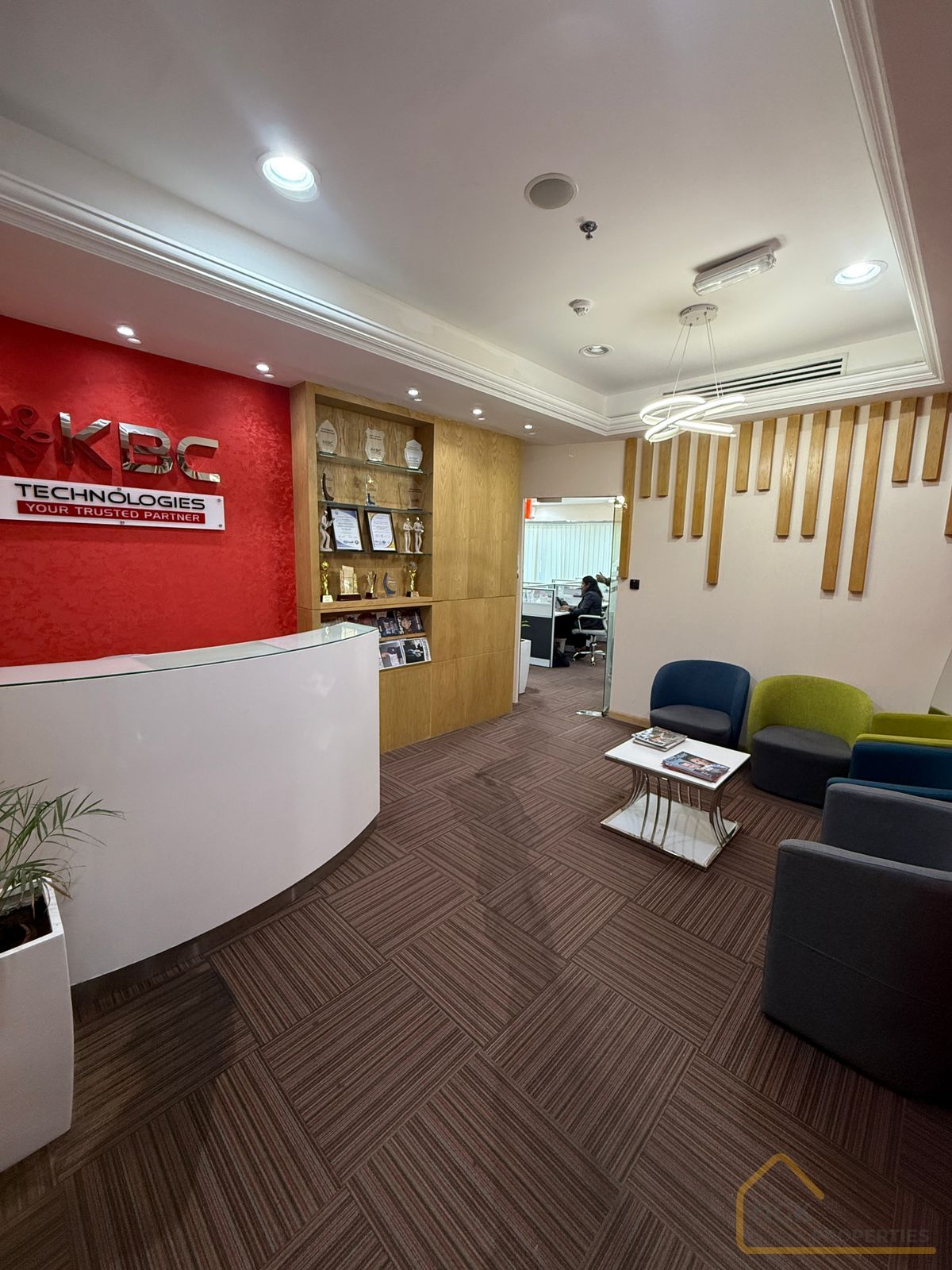 Ready-to-Move | Barsha Heights | Prime Location
