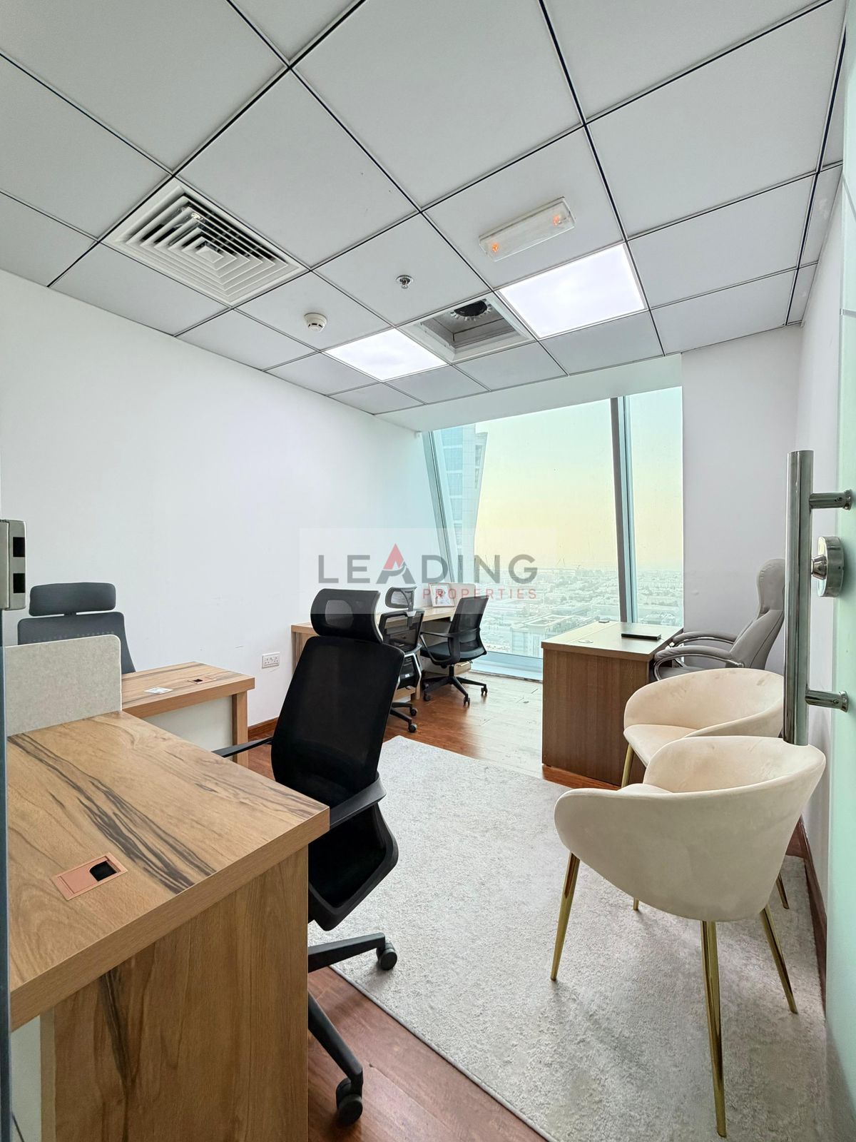Panoramic Workspace | Metro-Close | DEWA Free