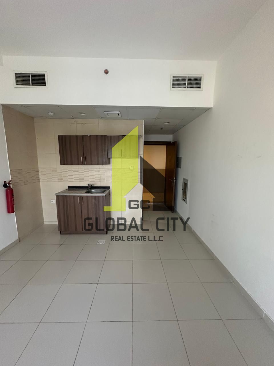 Full open view studio with balcony and parking