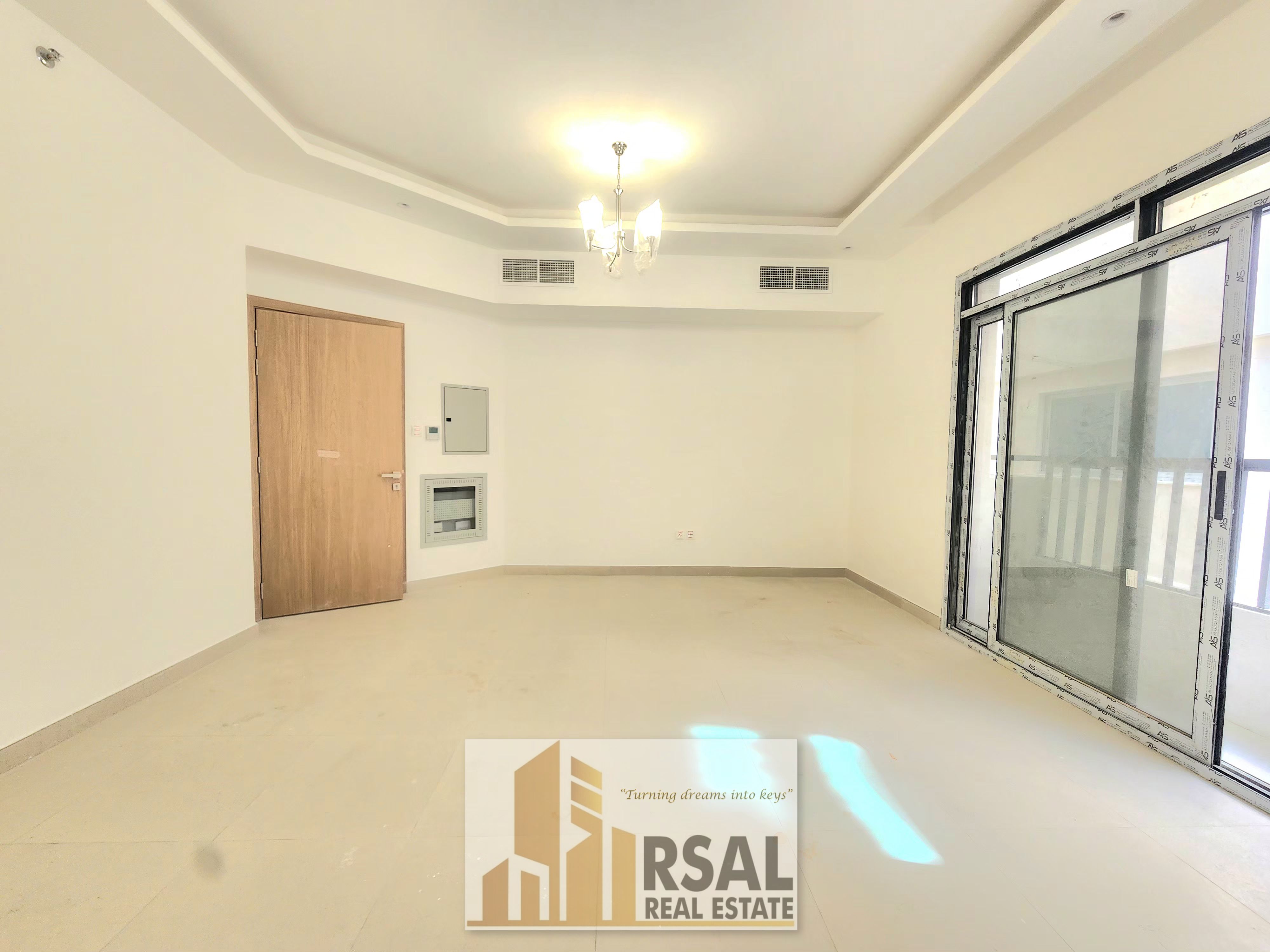 Stunningn Brand new first shift _ Ready to move