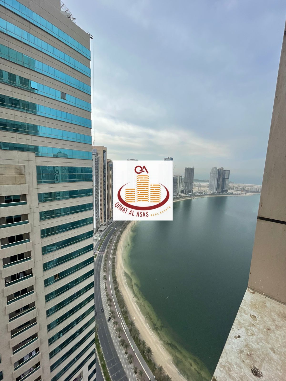 Apartment with 3 bedrooms and a living room for rent + parking
