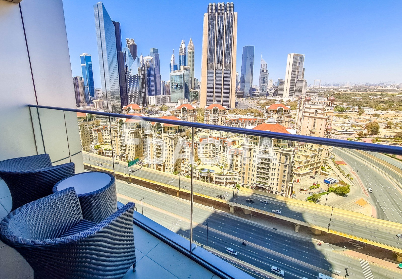 High Floor Corner | Skyline Views