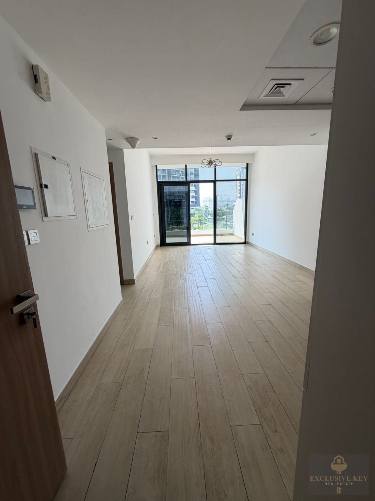 Big Layout 1-Bedroom Apartment with Premium Amenities in Al Merkadh
