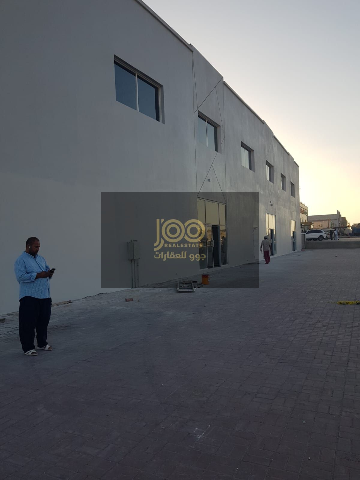 Type: 3 Adjacent Warehouses Total Area: 7,600 sq. ft Power Capacity: 165 KW Rental Condition: Must lease all warehouses together