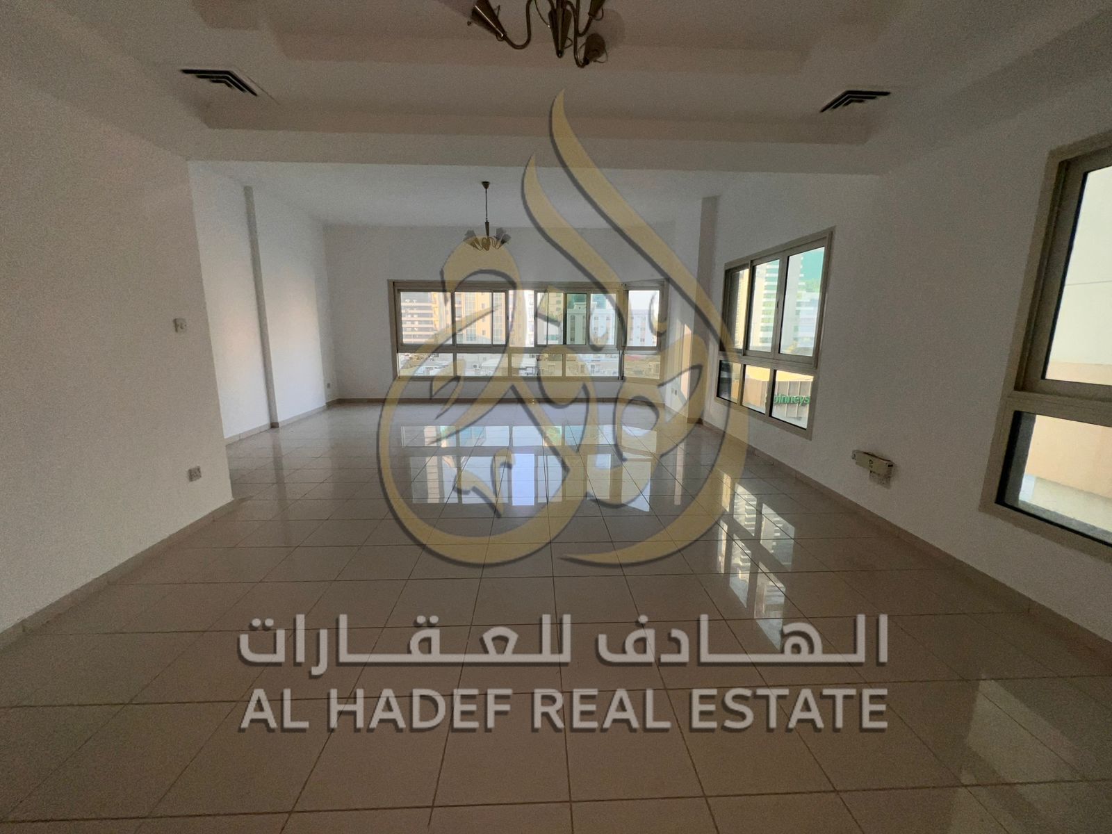 For Rent – Sharjah | Al Majaz 1 King Faisal Street A spacious apartment in a prime and lively location on King Faisal Street, ideal for famil