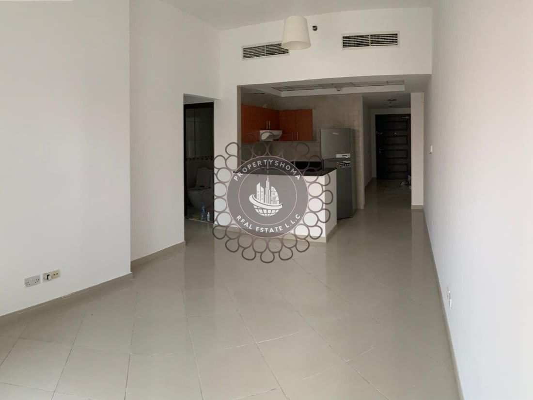 Spacious 1B | Community View | Appliances