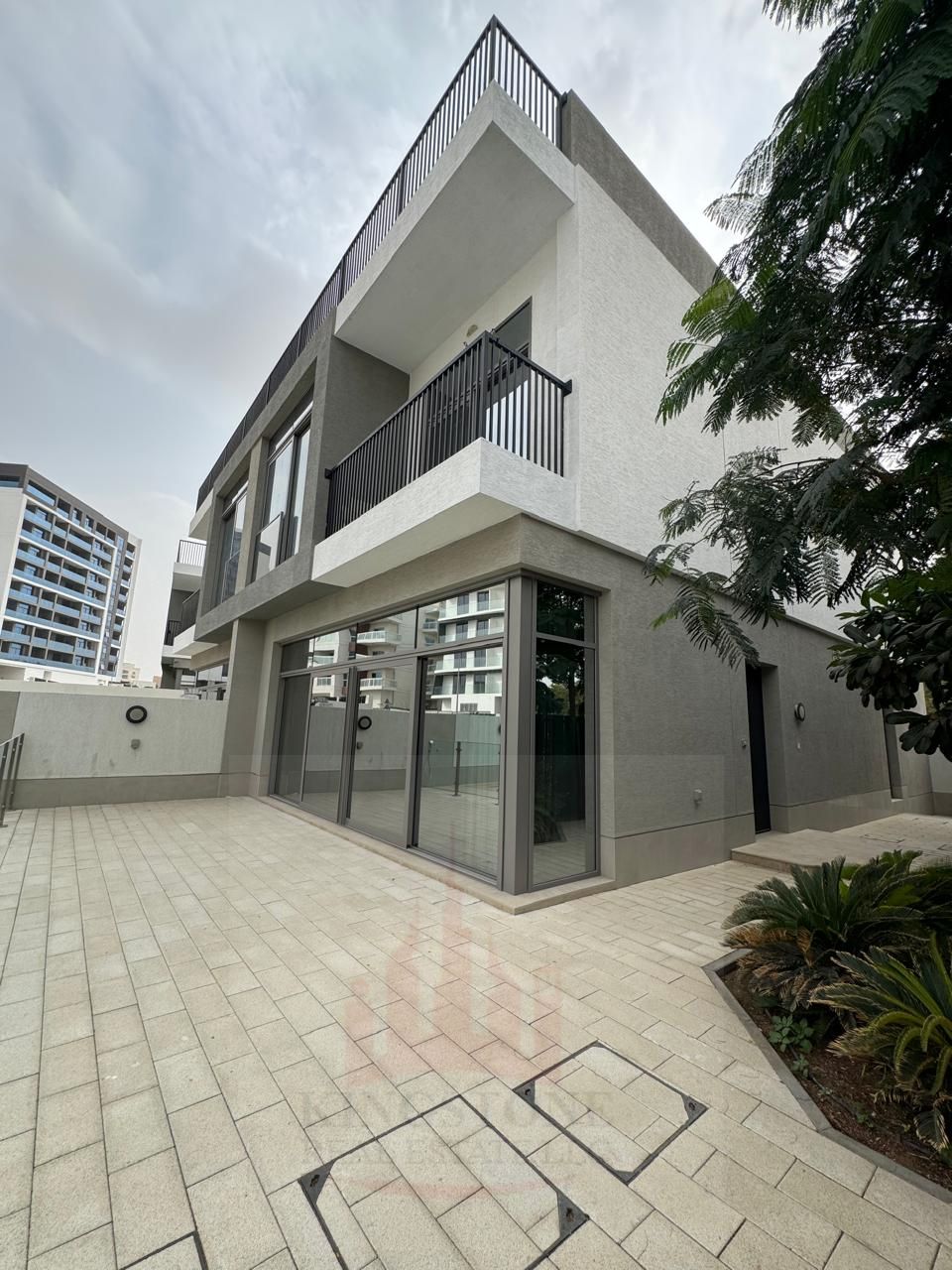 5BHK+Maid Room Villa For Rent at 180 DEGREE VILLA In Liwan