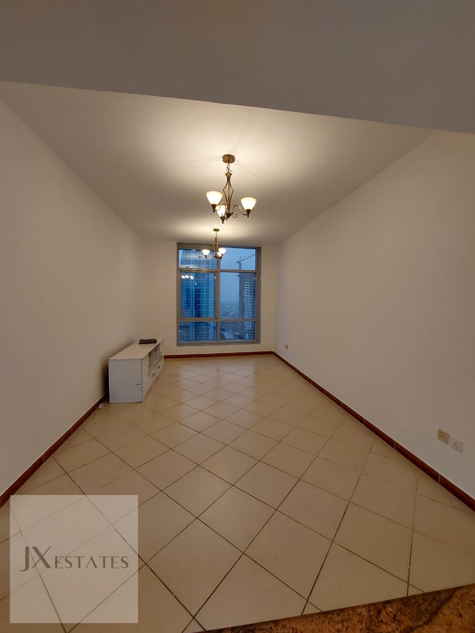 Spacious 1BR Apartment | Prime Location | Marina Diamond 4
