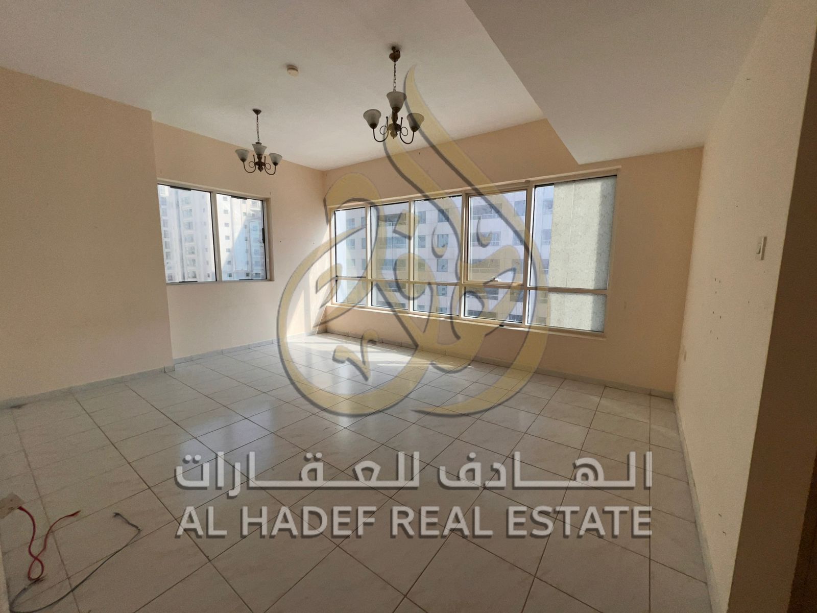 Unmissable opportunity and surprising price in Al Taawun area: 3 bedrooms, living room, storage room, maid's room, and balcony. Payment in 6 installme