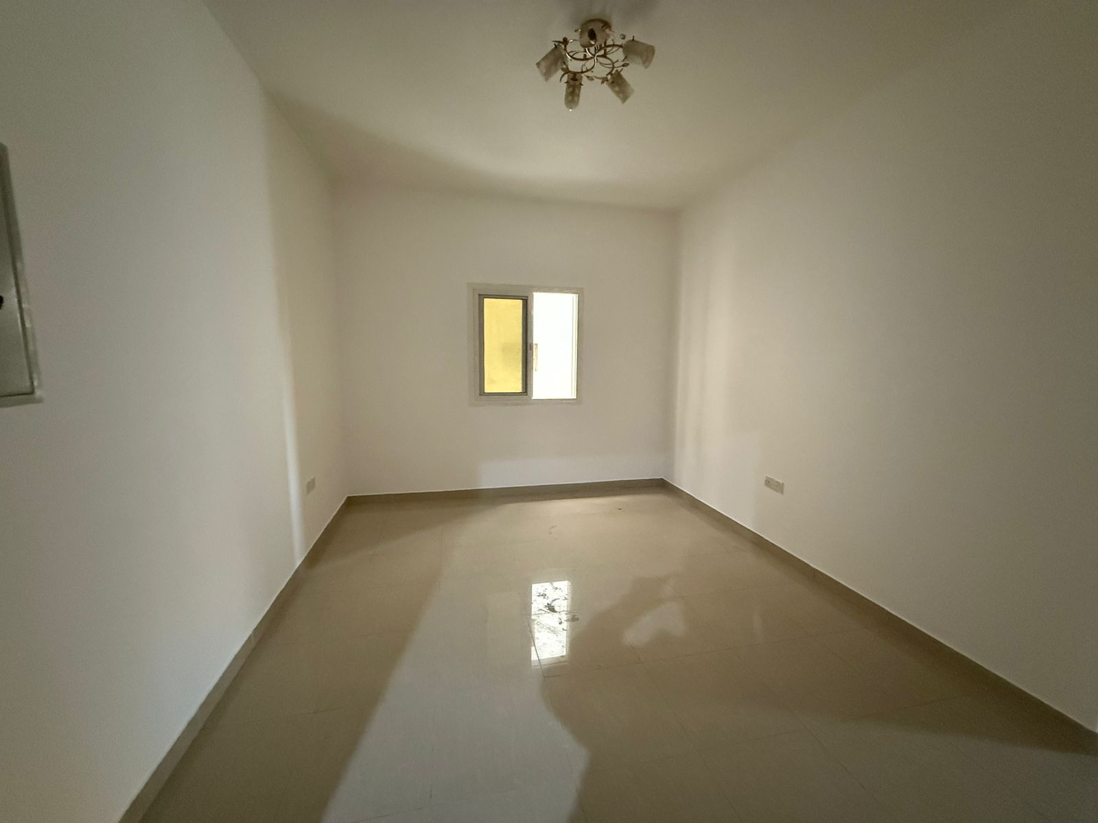 One-bedroom apartment with a nice view, spacious with great finish, central AC and gas, quiet building, perfect for family living.