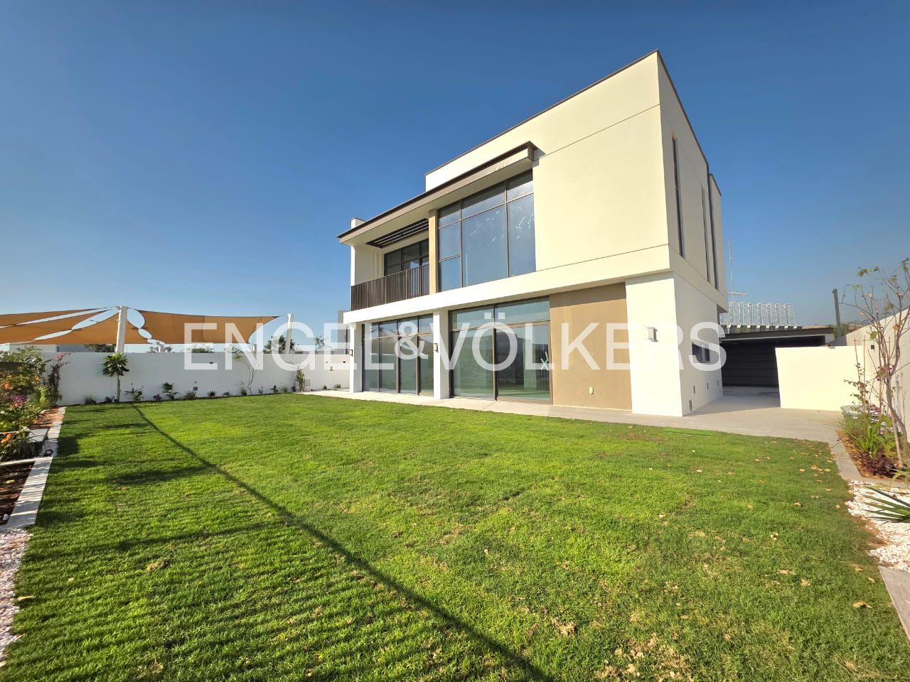 Fully Landscaped | Ready To Move | Corner Unit