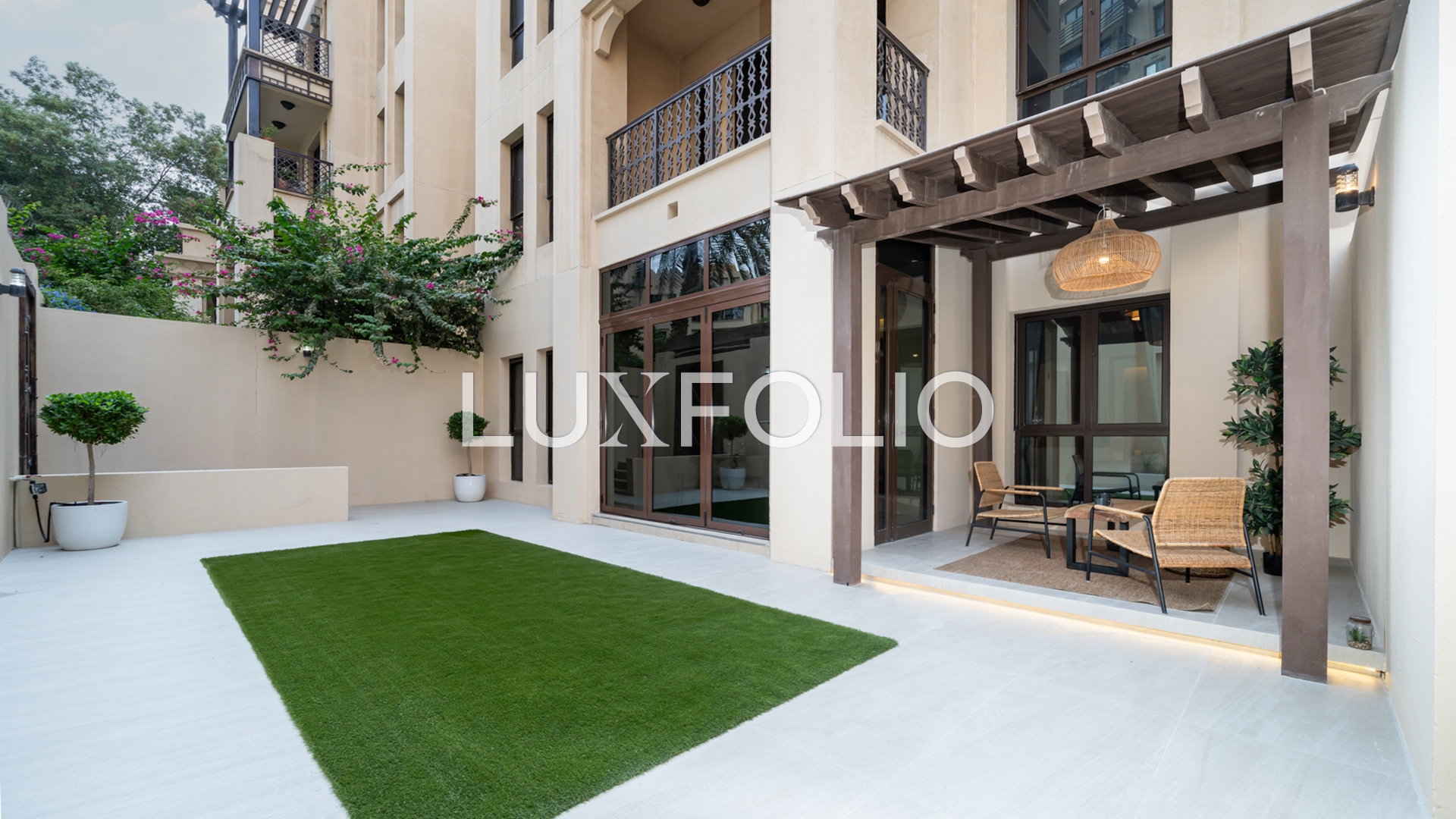 Luxurious 2 Bed Garden Apartment in Old Town Dubai