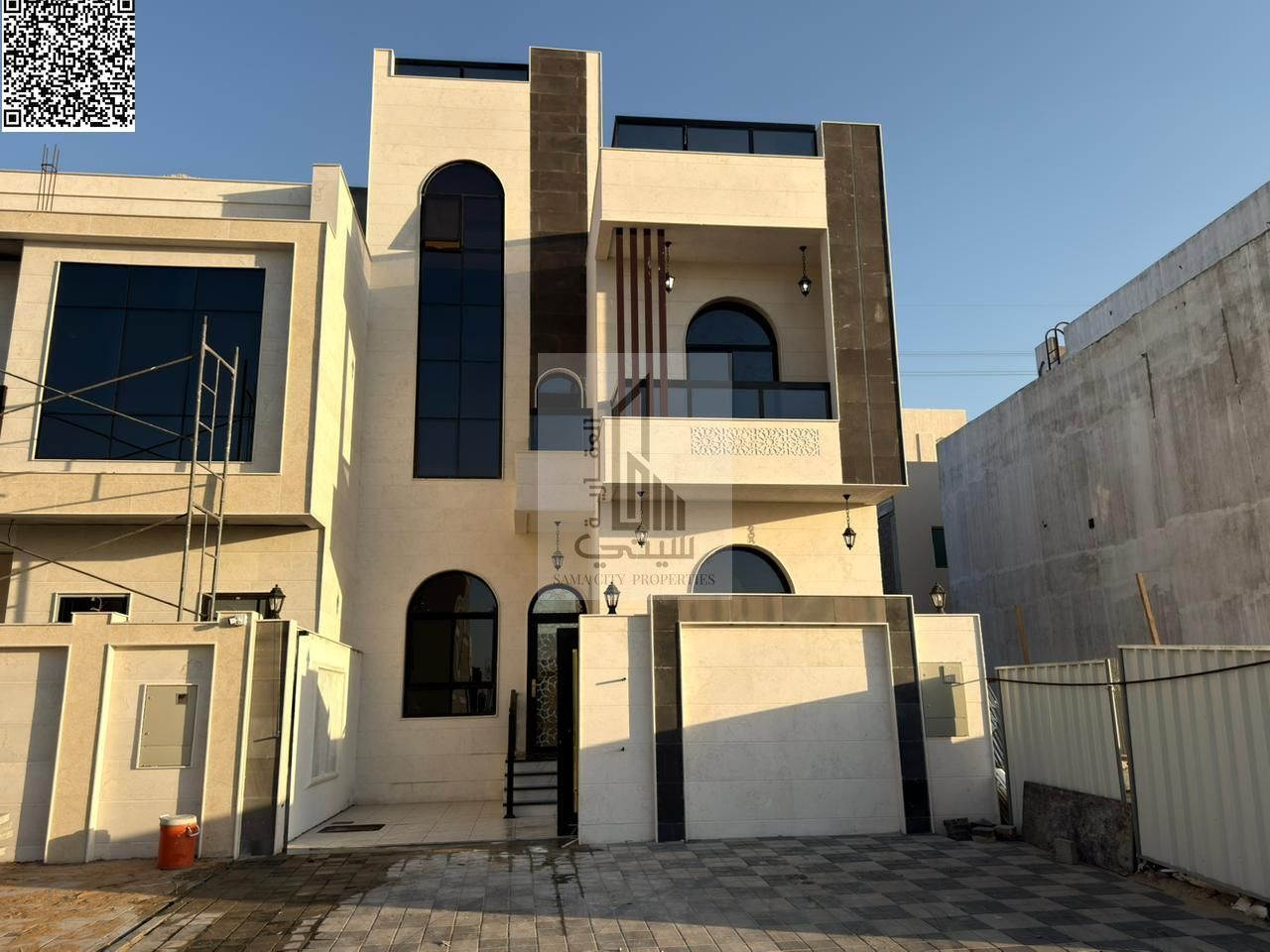 Villa for Sale in Al-Haliyo Area Features: • 5 Master Bedrooms • Majlis with Bathroom • Living Room with Bathroom • Main Kitchen • Maid's Room