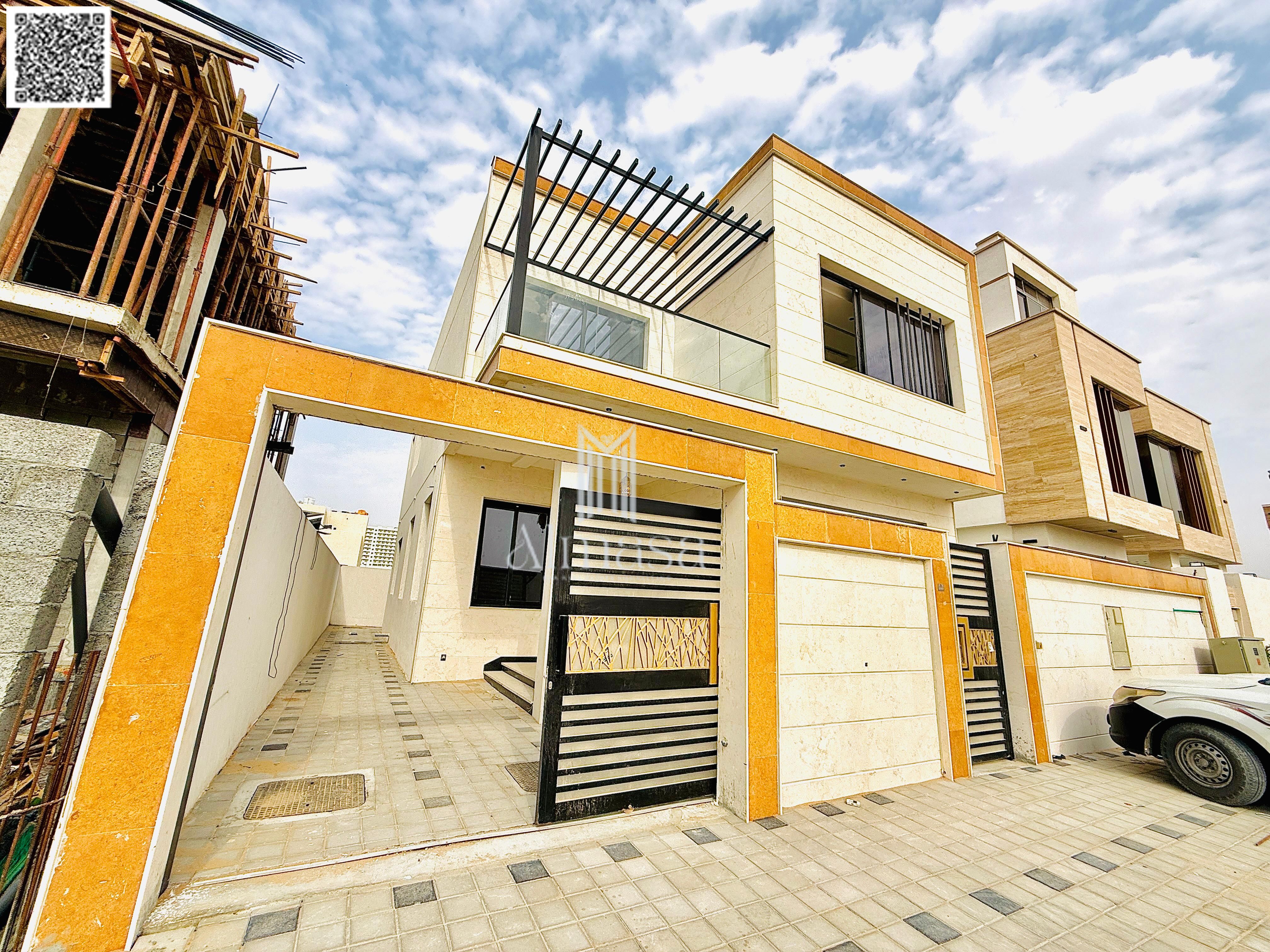 Freehold . Modern villa on a main street, no registration fees.