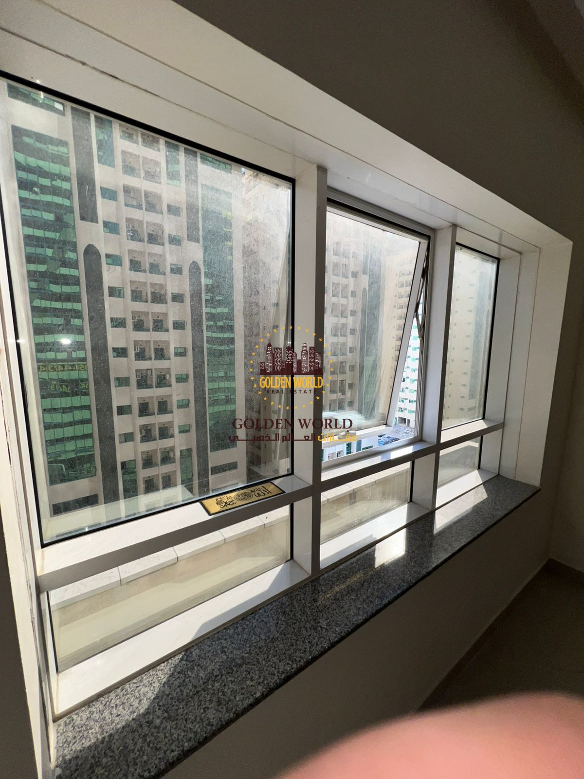 1BR apartment with living room in Al Taawun. Open view, 1 bathroom, gym and swimming pool. Rent AED 39K, payable in 4 cheques only.