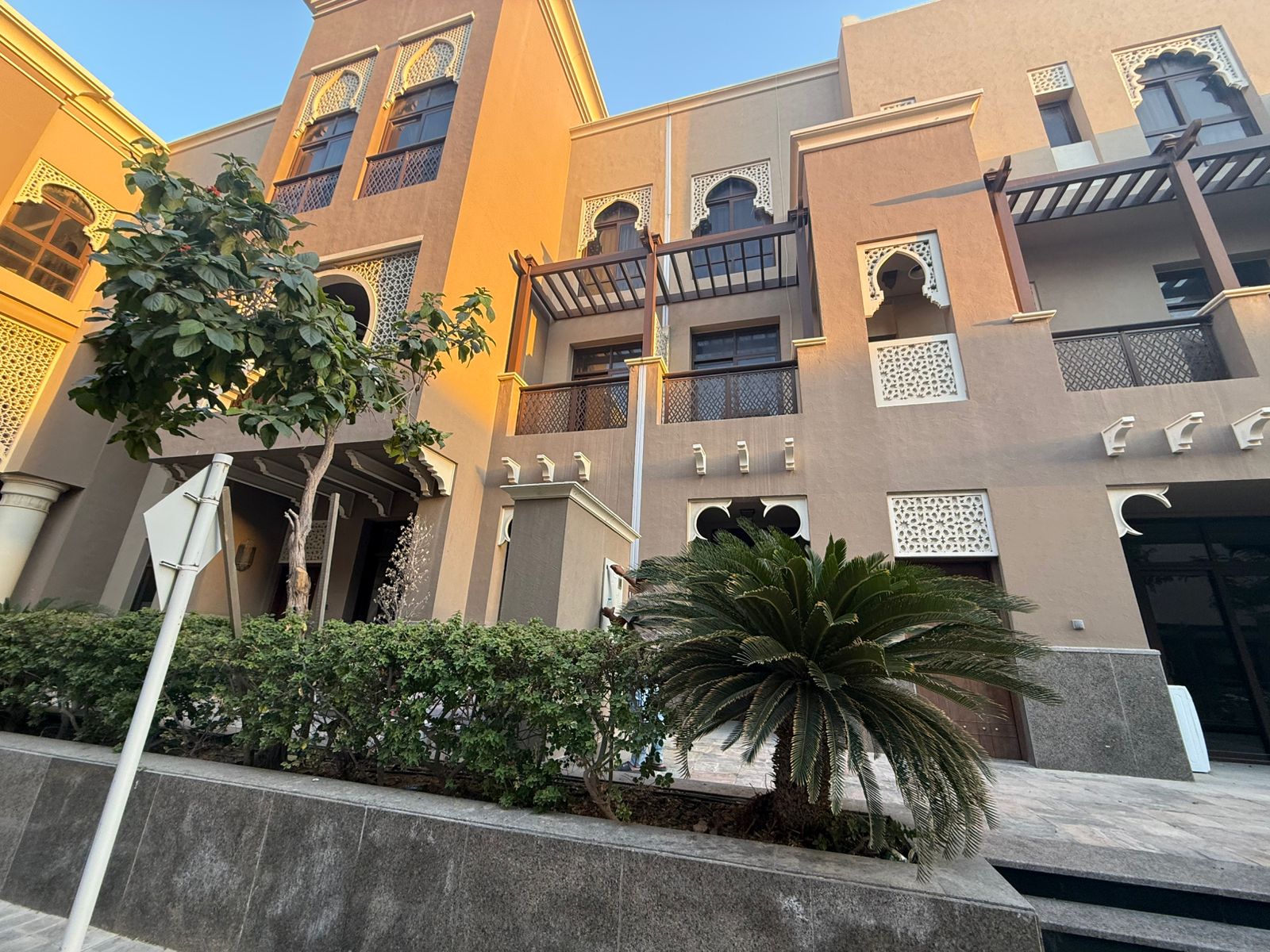 Second-hand villa / large spaces / 4 master bedrooms / maid room / open view / spacious outdoor yard / built-in wardrobes