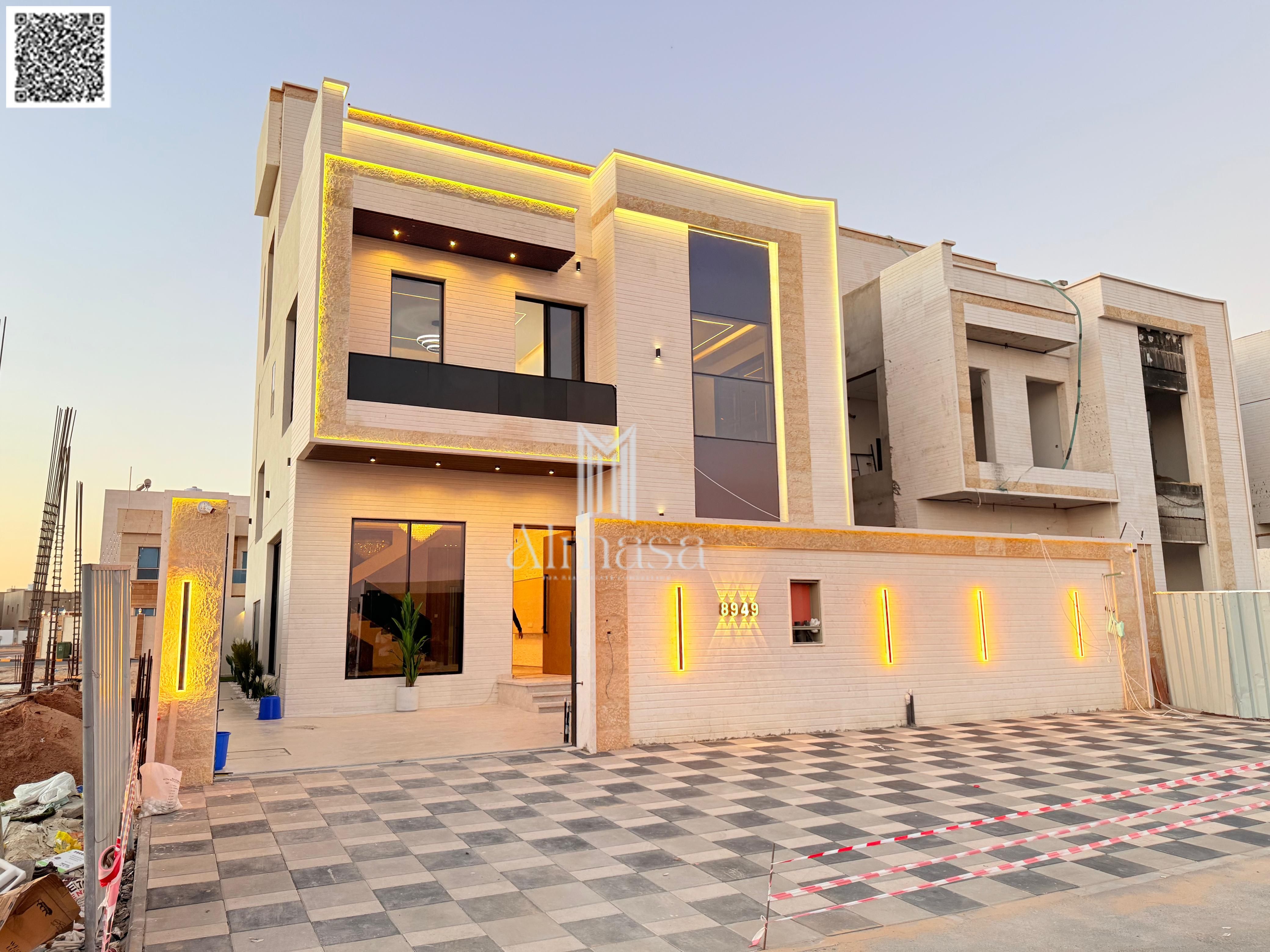 For sale: A luxurious European-style villa with high-end, personalized finishing, stone facade, freehold ownership for all nationalities, prime locati