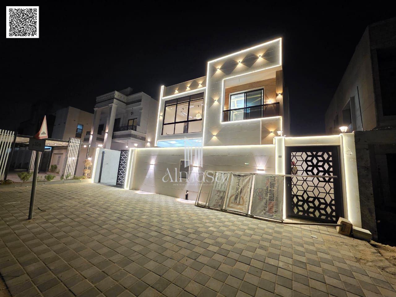 Modern villa with swimming pool,includes registration and ownership fees.
