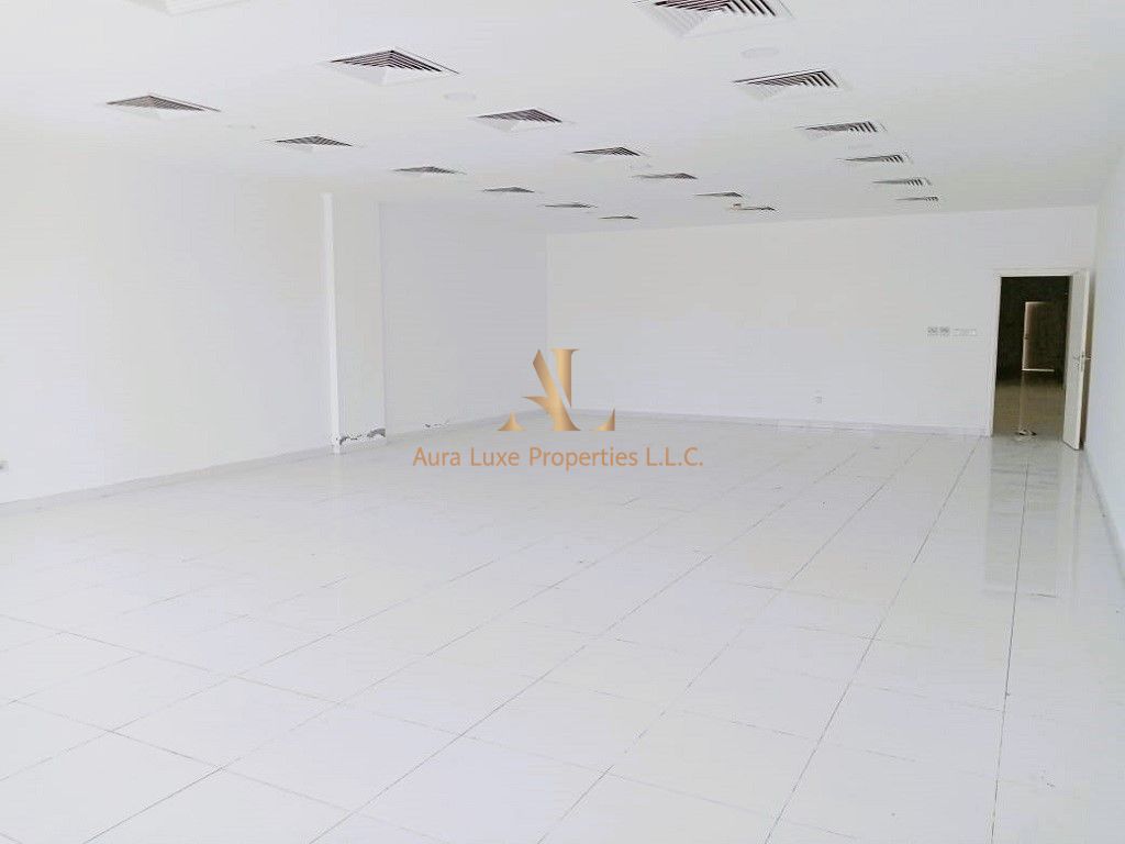 Exclusive Villa on Jumeriah 1 Rd: Spacious Size Ready to move