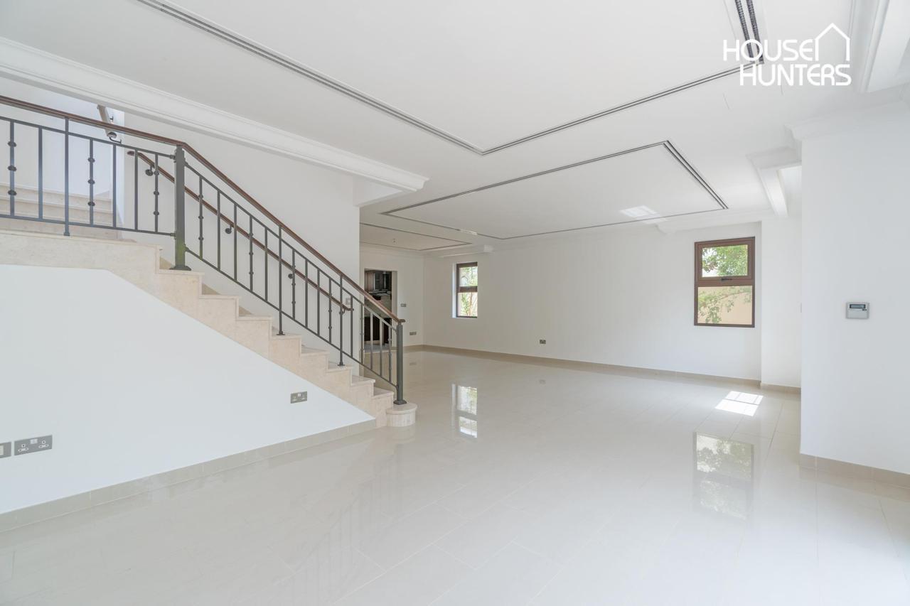 Spacious | Large plot | Vacant | 4 Bedroom