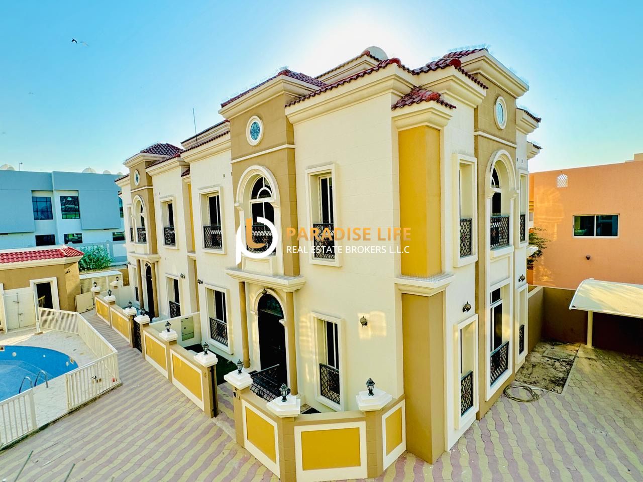 ONE OF ONE-4BEDROOM ALL MASTERS-ONE BEDROOM DOWN-MAIDS-SHARED POOL-PVT BACKYARD