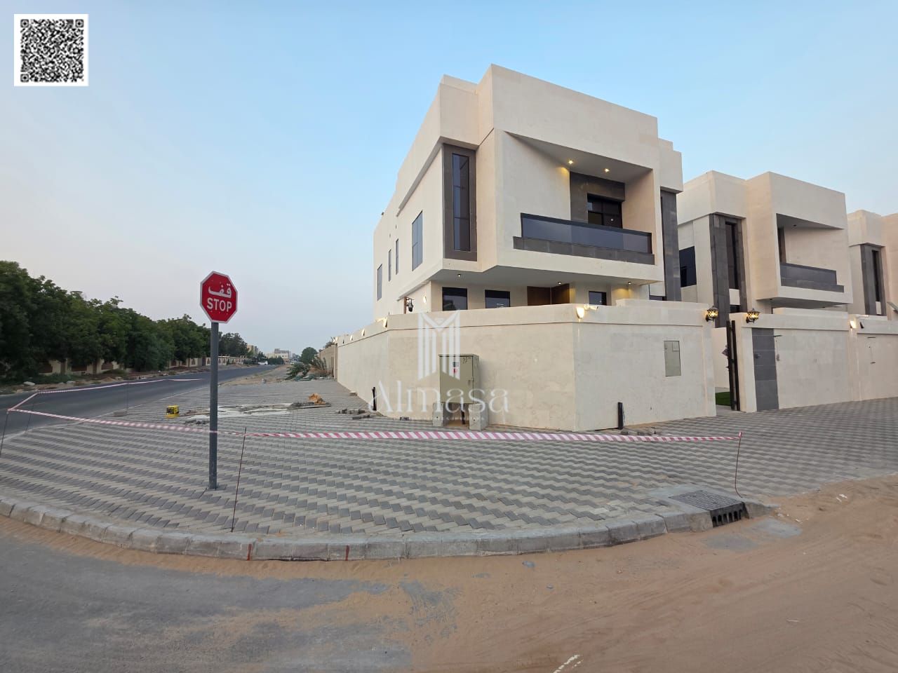 An opportunity to own a corner villa, including registration fees, with a modern design and finishes, in a quiet location close to services.